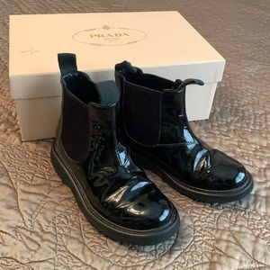 Girl Prada patent leather size 30.
